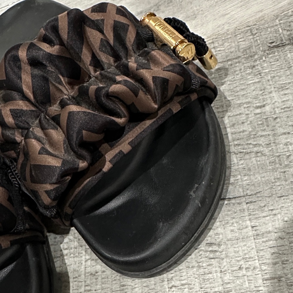 Fendi Women's Black and Brown Patterned Slide Sandals - Picture 9 of 15